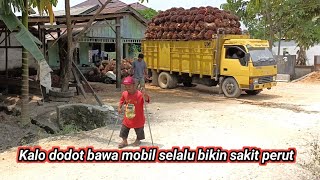 Beginilah cara dodot bawa mobil toyota kijang/Bikin ketawa ngakak