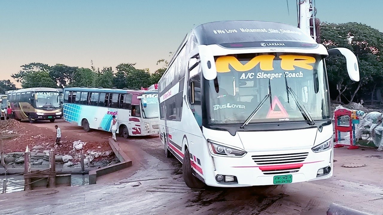 একের পর এক এসি ও ননএসি বাসগুলো যখন ফেরিতে উঠে দেখুন।Feri Ghat Bus in