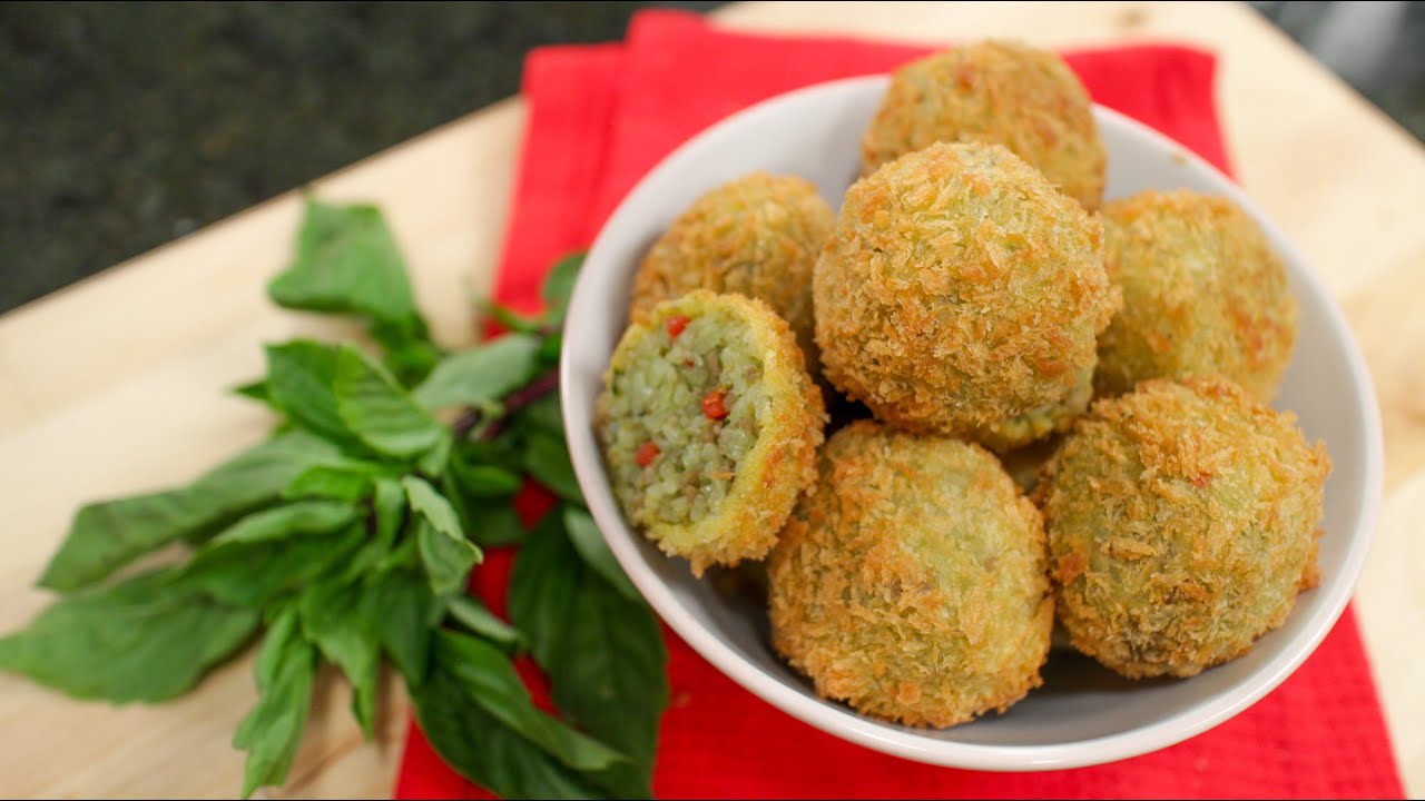 Green Curry Rice Balls Recipe - ข้าวแกงทอด - Hot Thai Kitchen