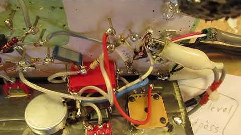 Speech filter with variab. bandwidth removes echo and background noise and pushes up intelligibility