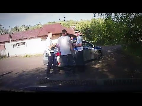 Это типа не скучайте, вот вам видос с ментами