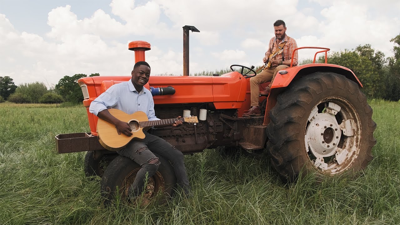 Guarda TiNO & Henning Joubert - Transkaroo (Offisiële Musiekvideo) su YouTube Guarda TiNO & Henning Joubert - Transkaroo (Offisiële Musiekvideo) su YouTube