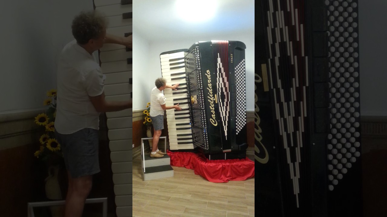 The Biggest Accordion in the World "Castelfidardo" YouTube