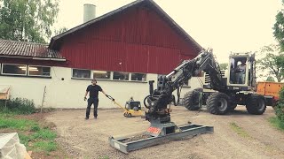 Fixar parkering och drar upp häck!