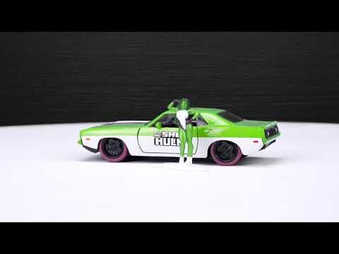 1973 Plymouth Barracuda with She-Hulk Figure, She-Hulk - Jada Toys 34273 -  1/32 Scale Diecast Car 