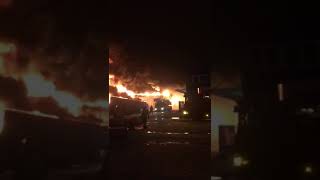 Großbrand in Wilhelmsburg Hamburg 13.01.2021 Lagerhalle brennt