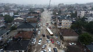 Turkey River Overflow Submerges Samsun Cars Swept Away By Flooding In Havza
