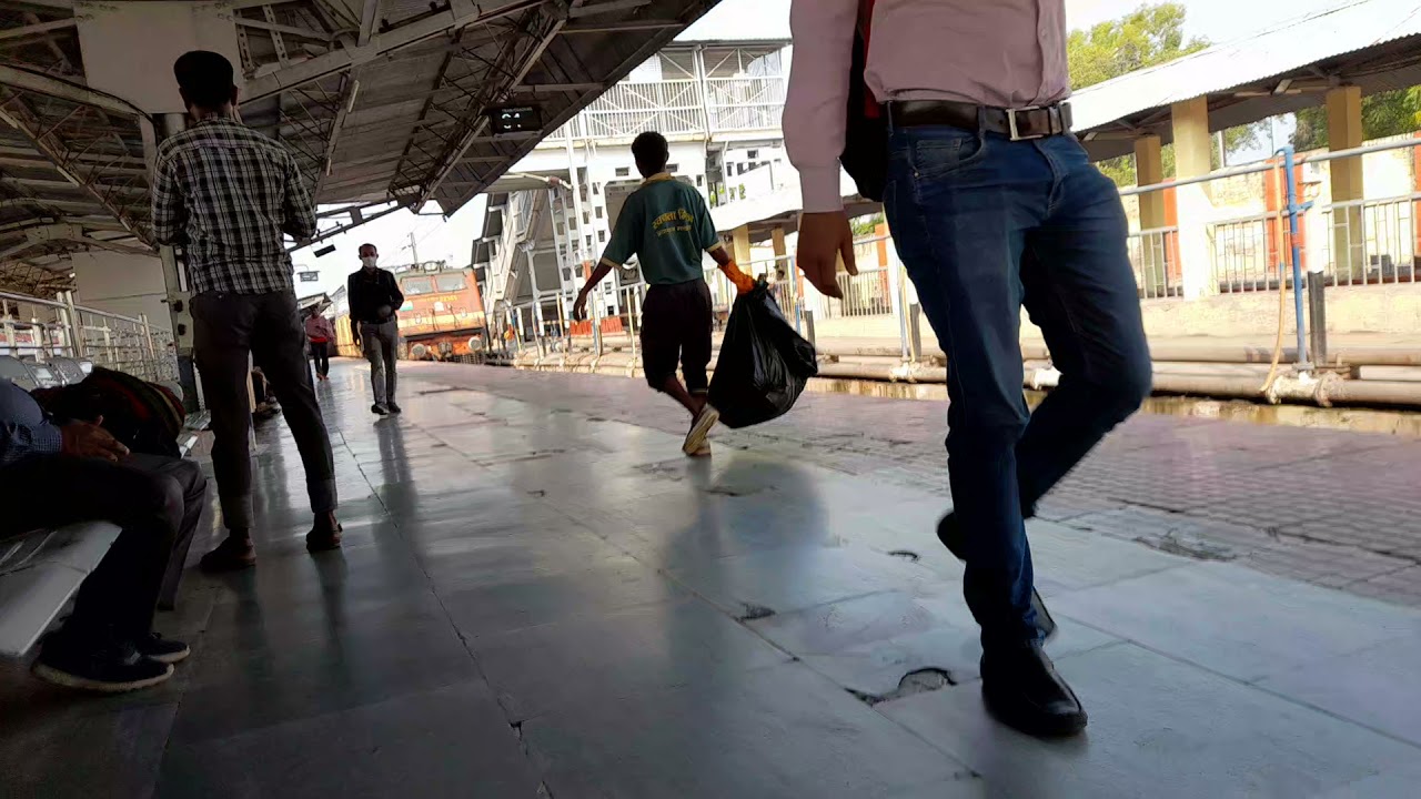 GD WAP4 WITH 09715 JP GTNR SPECIAL ARRIVED KANPUR CENTRAL 10 MIN EARLY