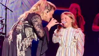 Kelly Clarkson - Heartbeat Song (with daughter) live in Las Vegas, NV - 8/18/2023