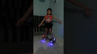 Isabelly Dançando De Hoverboard