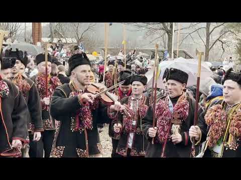 Видео: с.Криворівня . Як виглядає легендарна гуцульська Коляда.