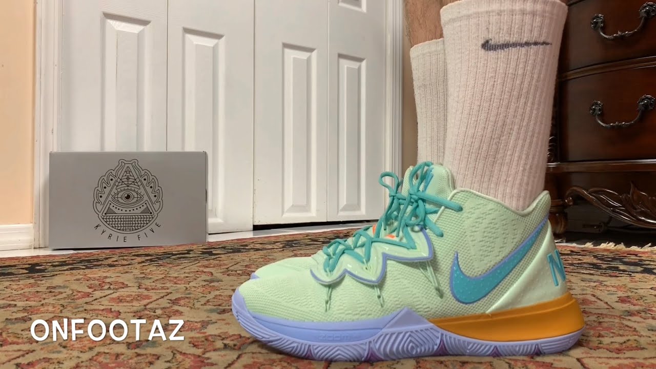 bordado filtrar Barriga Nike Kyrie 5 Spongebob Squidward Tentacles On Foot - YouTube