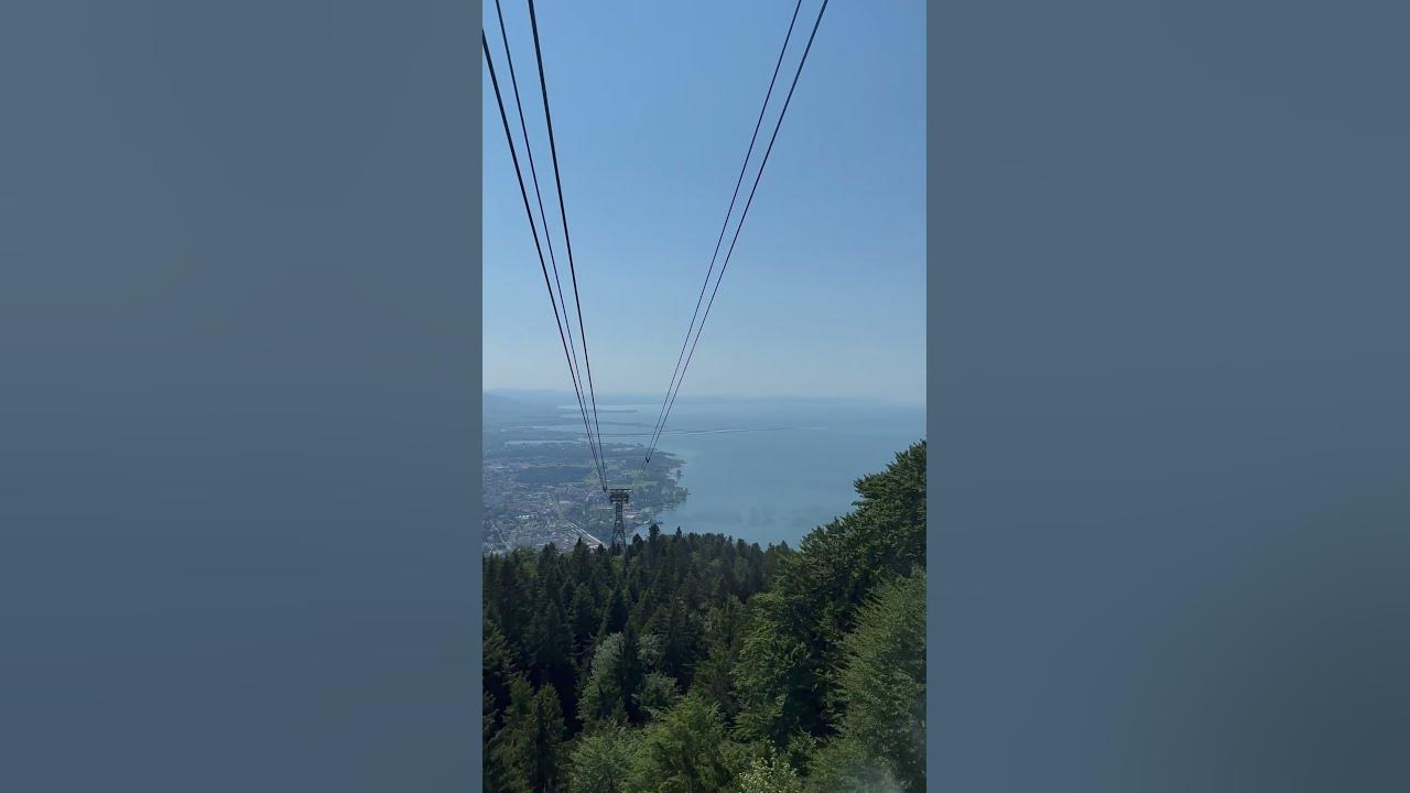 Pfänderbahn. Österreich. Berg Pfänder 1064 m. Город Брегенц лежит у ...
