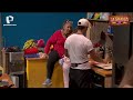 ¡NOCHE DE PIZZA! PAUL MICHAEL COCINA BAJO LA SUPERVISIÓN DE MÓNICA | LA GRANJA VIP PERÚ