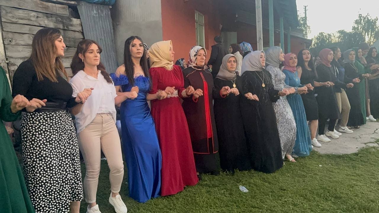 Kars Sarıkamış Yayıklı (Divik) köyü  halay sonuna dikkat mnj=05302471986