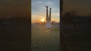 Handstand مع اجمل منظر