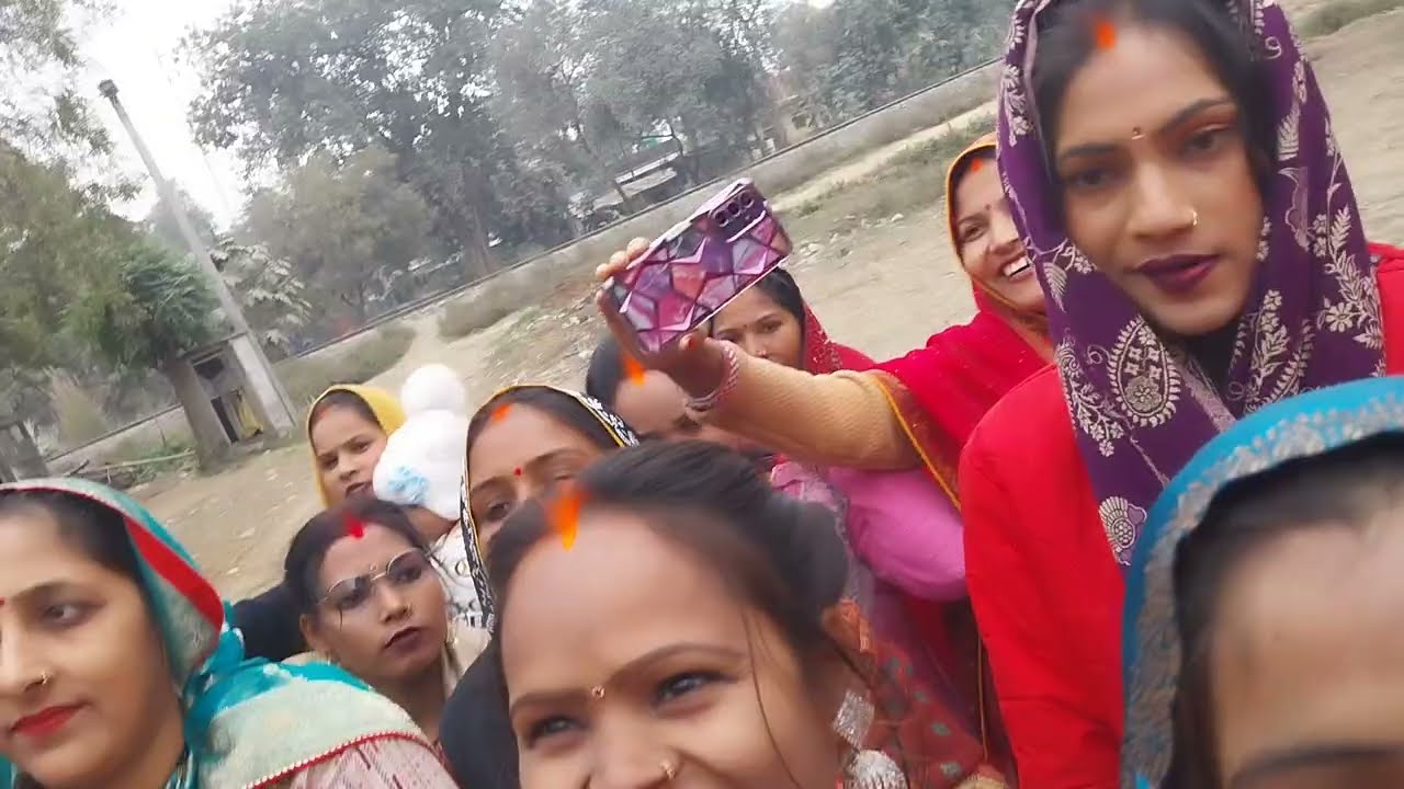 अरे वाह khusboorani के स्वागत में इतनी भीड़ 