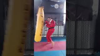 Kickboxing Muay Thai Punchbag - Demonstrating Movement