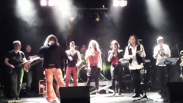 Groove it or move it