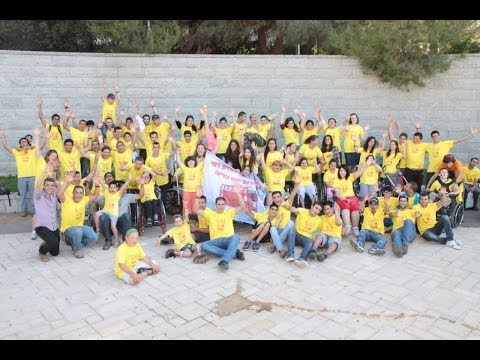 סאמר סקול לונדון דתי - למען הקהילה - 130 ילדים נכים בגמר היורו 2013