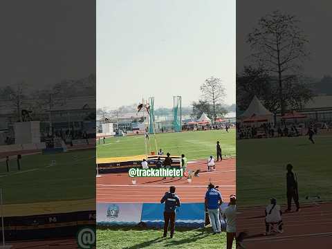 Men pole vault