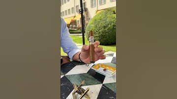 How to light a cigar with a dual flame ST. Dupont lighter without burning it 🔥 #asmr #lighting