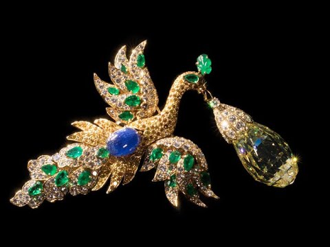 Video: What Jewelry Van Cleef & Arpels Came To Moscow From Paris