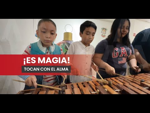 Niñas y niños mantienen viva la marimba