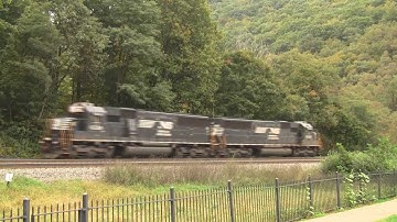 HiDef Fall Railfanning at the Horseshoe Curve-9-24-2011-Fall Colors, EMD, and More!