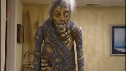 Gag Studios Animated Shivering Mummy