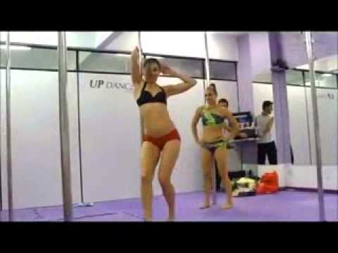 Стриптизёрши куражатся - YouTube