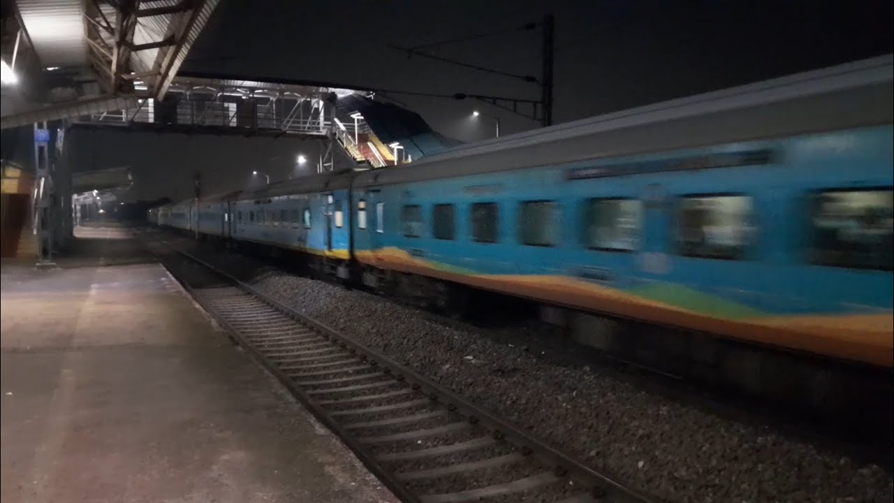 Agartala Bengaluru Humsafar Express Crossing Patia PH. Indian Railways ...