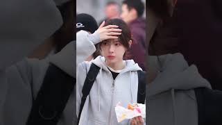 Catch A Kitten Eating A Hamburger Chaoyue