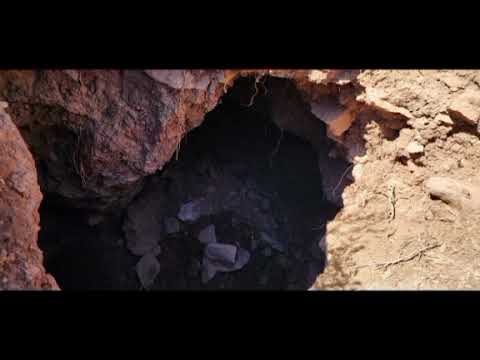 استخراج و غارت اثار تاریخی محوطه باستانی کوه دزالله روستای رستگان شهرستان تفرش توسط حفاران غیر مجاز