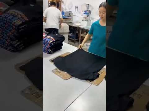 Как быстро сложить футболку 👍 #shorts