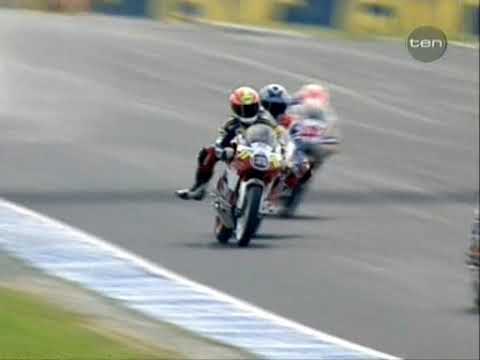 Video: MotoGP Malaizija 2012: Sandro Kortese uzvar Moto3 spēlē pret vietējo varoni Zulfahmi Khairuddin