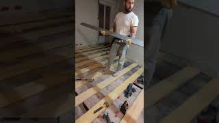 Mise à niveau d'un plancher pour pose de planches OSB