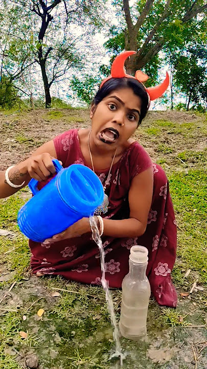 Survival Skills: easy methood saving water transfer tobottle #camping#bushcraft#water #smart