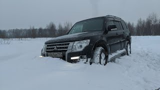 Pajero 4. Езда по глубокому снегу. Штурмуем сугробы.