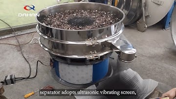 Vibrating screen separator for graphite powde