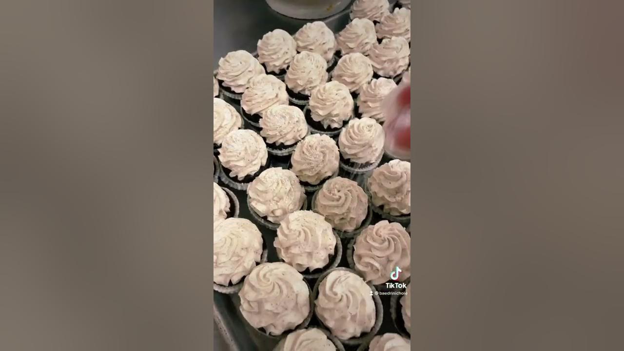 Day in the life of a Whole Foods Cake Decorator YouTube