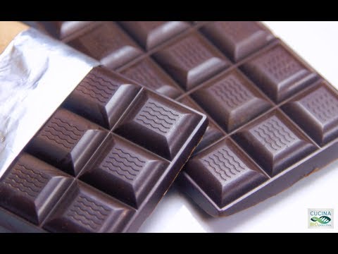Video: Come Mangiare il Cioccolato su Keto: 12 Passaggi (con Immagini)