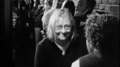 SỨC MẠNH CỦA NHỮNG LỜI KHEN NGỢI VÀ NỤ CƯỜI