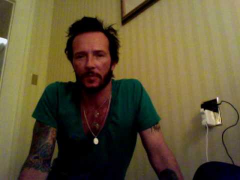 Scott Weiland Checks In With SDR from STP Tour