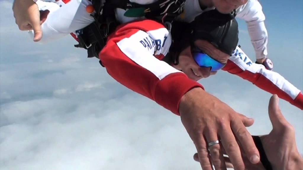Wie Lange Dauert Ein Fallschirmsprung Aus 4000 M Fallschirmsprung aus 4000 m Höhe - Jupe traut sich- Paraclub Wr