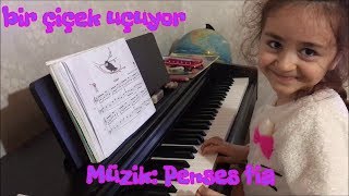 Bir Çiçek Uçuyormüzikprenses Tiason Bestemizpiyanist Çocuk