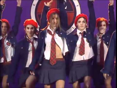 El grupo de baile en la ceremonia de inicio de curso del Elite Way School - Rebelde Way