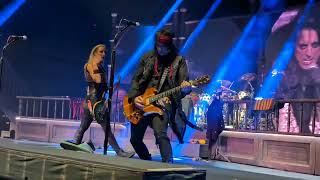 Watch Alice Cooper Snakebite video