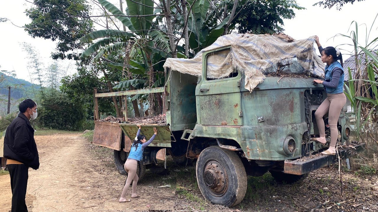 A girl is repairing an old, long-abandoned IFA truck; full video