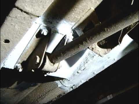 Площадка реактивной тяги нива 21213. Кронштейн крепления продольной тяги ваз 2131. Кронштейн продольной тяги нива 21213. Кронштейн продольной тяги нива шевроле. Кронштейн продольной реактивной тяги 2101.